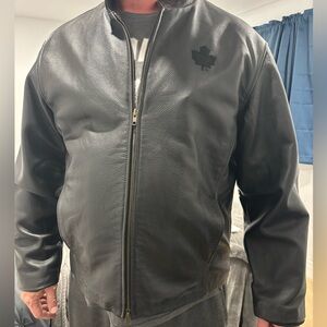 IRONHEAD Black Leather Jacket XL
Toronto Maple Leafs